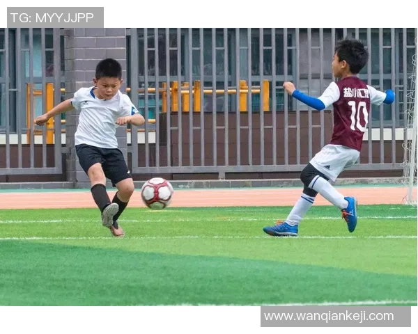 足球倒挂金钩的魅力与技巧解析让你领略足球艺术的极致之美 足球倒挂金钩的魅力与技巧解析让你领略足球艺术的极致之美